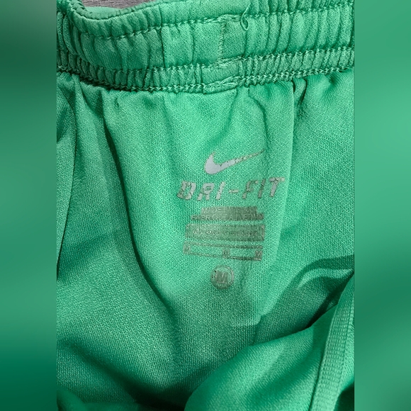 Nike Womens Tempo 2" Green Split Shorts (Size M) - Picture 4 of 4